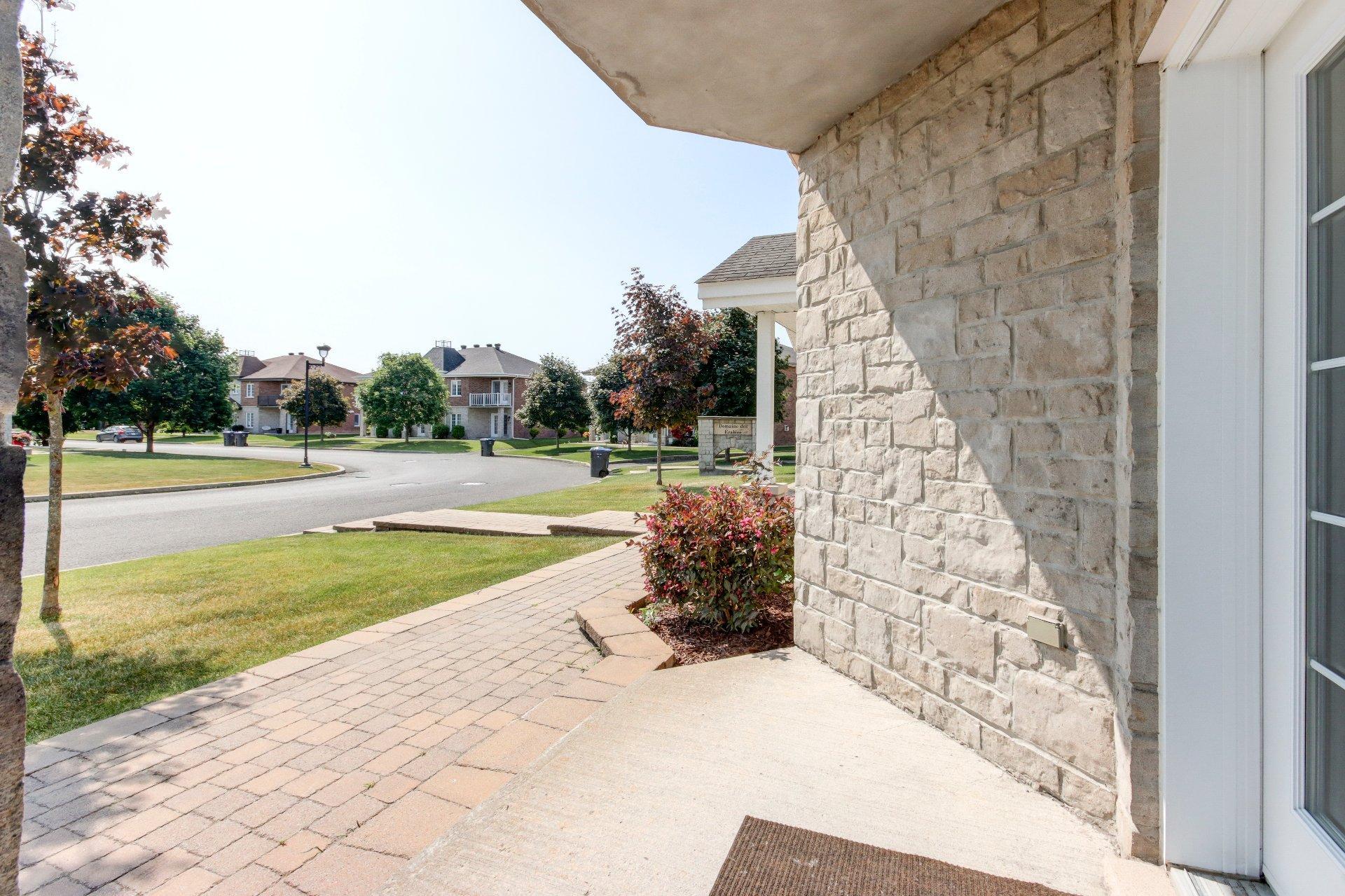 









120


Rue Robert-Jones

,
Saint-Jean-sur-Richelieu,




QC
J2X0E2

