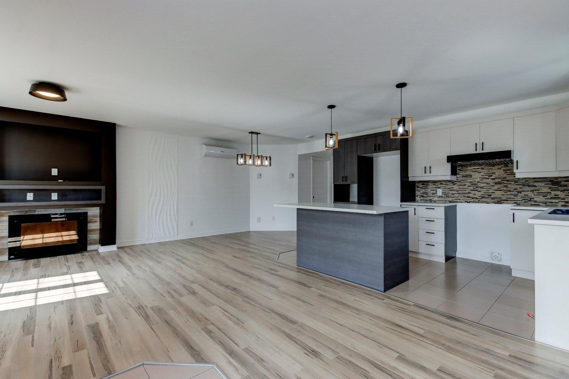 









120


Rue Robert-Jones

,
Saint-Jean-sur-Richelieu,




QC
J2X0E2

