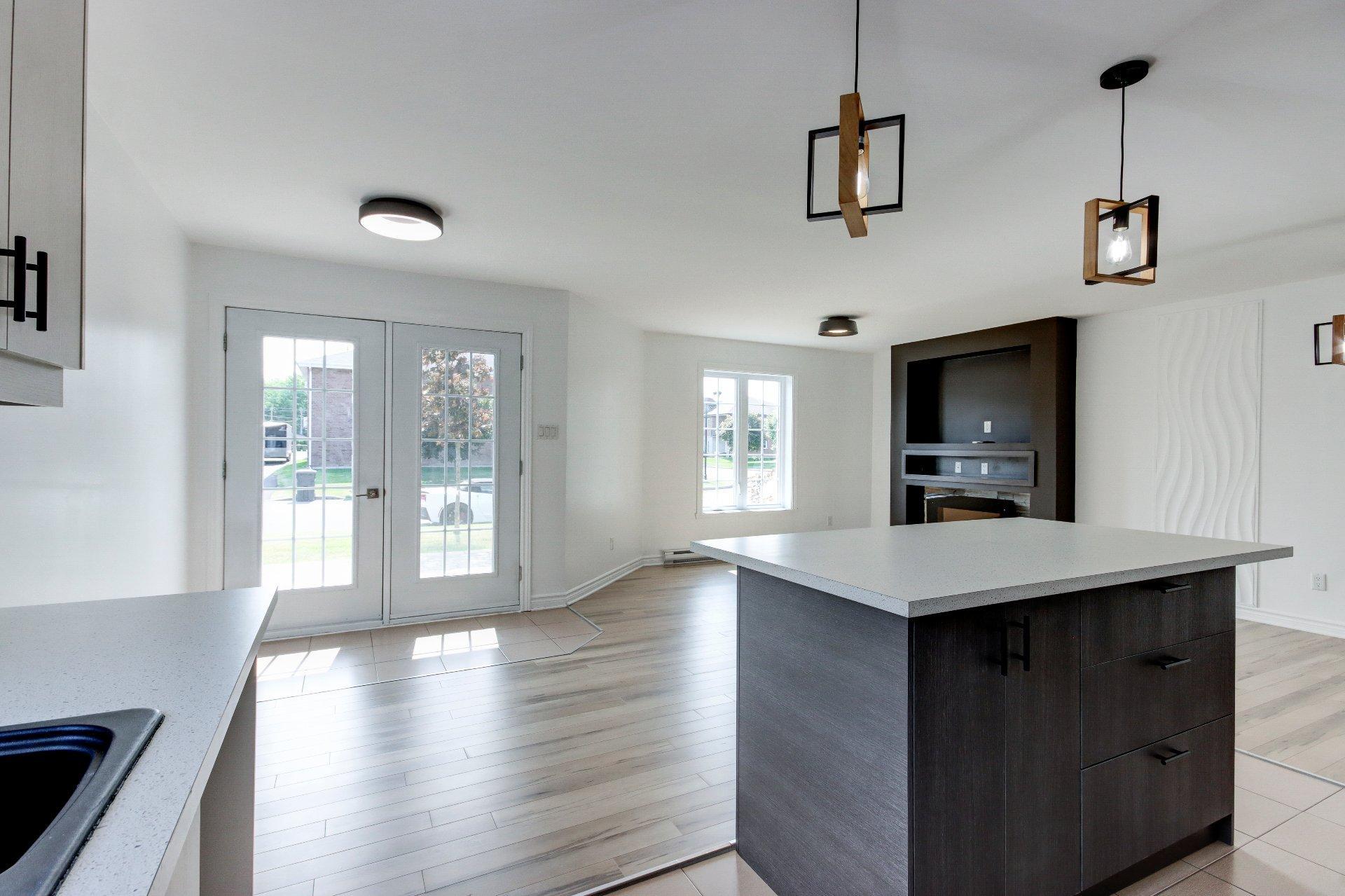 









120


Rue Robert-Jones

,
Saint-Jean-sur-Richelieu,




QC
J2X0E2

