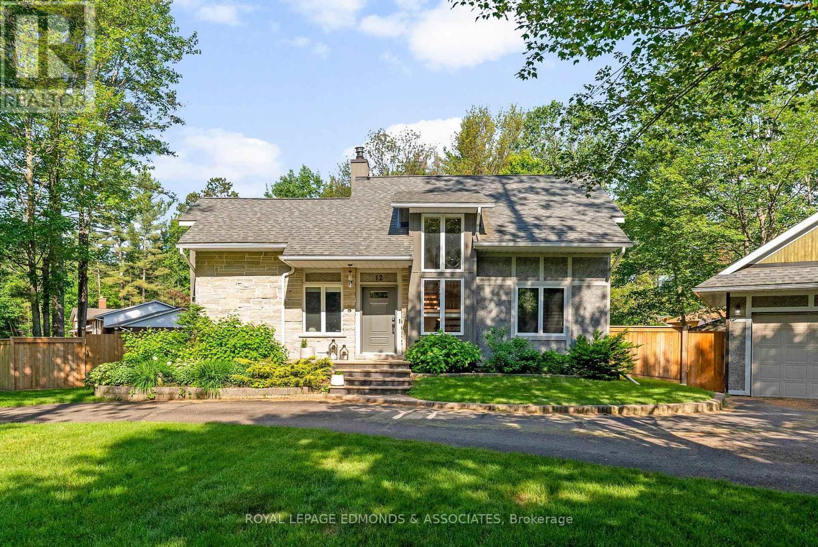 












12 SELLEY STREET

,
Petawawa,




Ontario
K8H3H1

