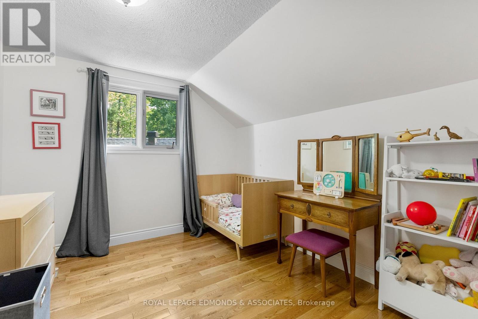 












12 SELLEY STREET

,
Petawawa,




Ontario
K8H3H1

