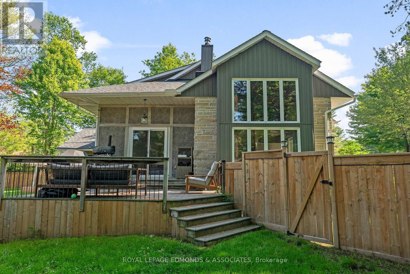 












12 SELLEY STREET

,
Petawawa,




Ontario
K8H3H1

