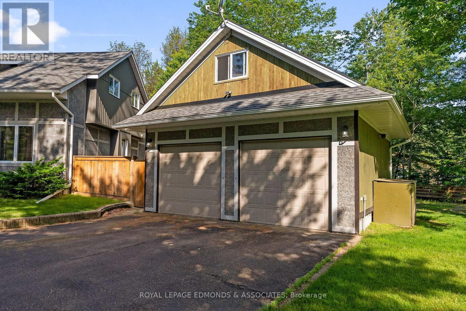 












12 SELLEY STREET

,
Petawawa,




Ontario
K8H3H1

