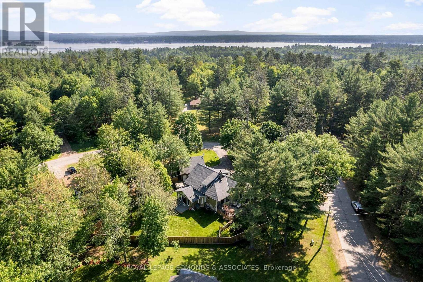 












12 SELLEY STREET

,
Petawawa,




Ontario
K8H3H1

