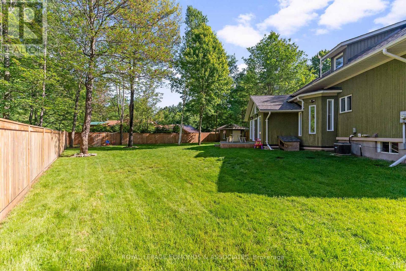 












12 SELLEY STREET

,
Petawawa,




Ontario
K8H3H1


