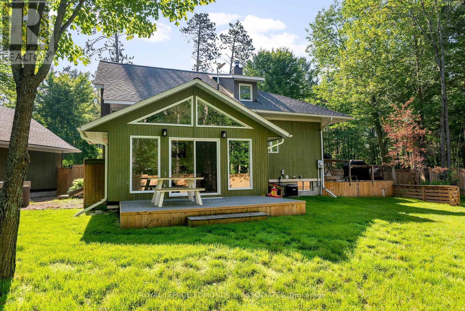 












12 SELLEY STREET

,
Petawawa,




Ontario
K8H3H1

