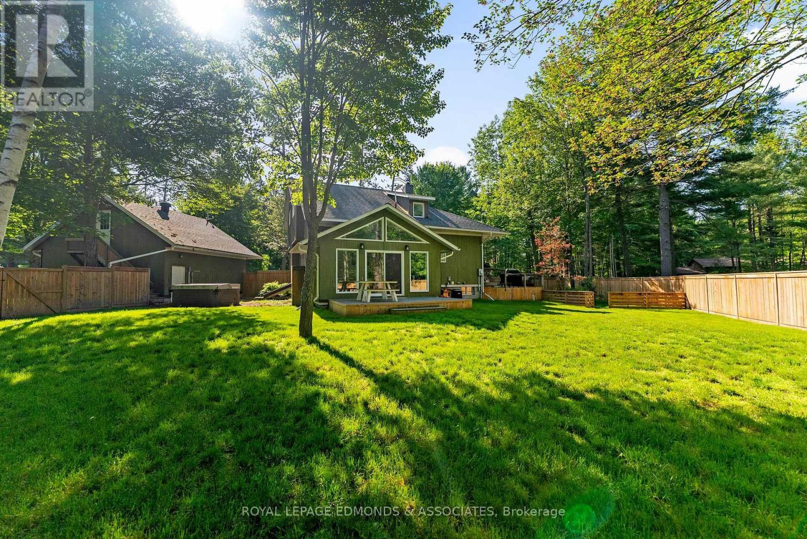 












12 SELLEY STREET

,
Petawawa,




Ontario
K8H3H1

