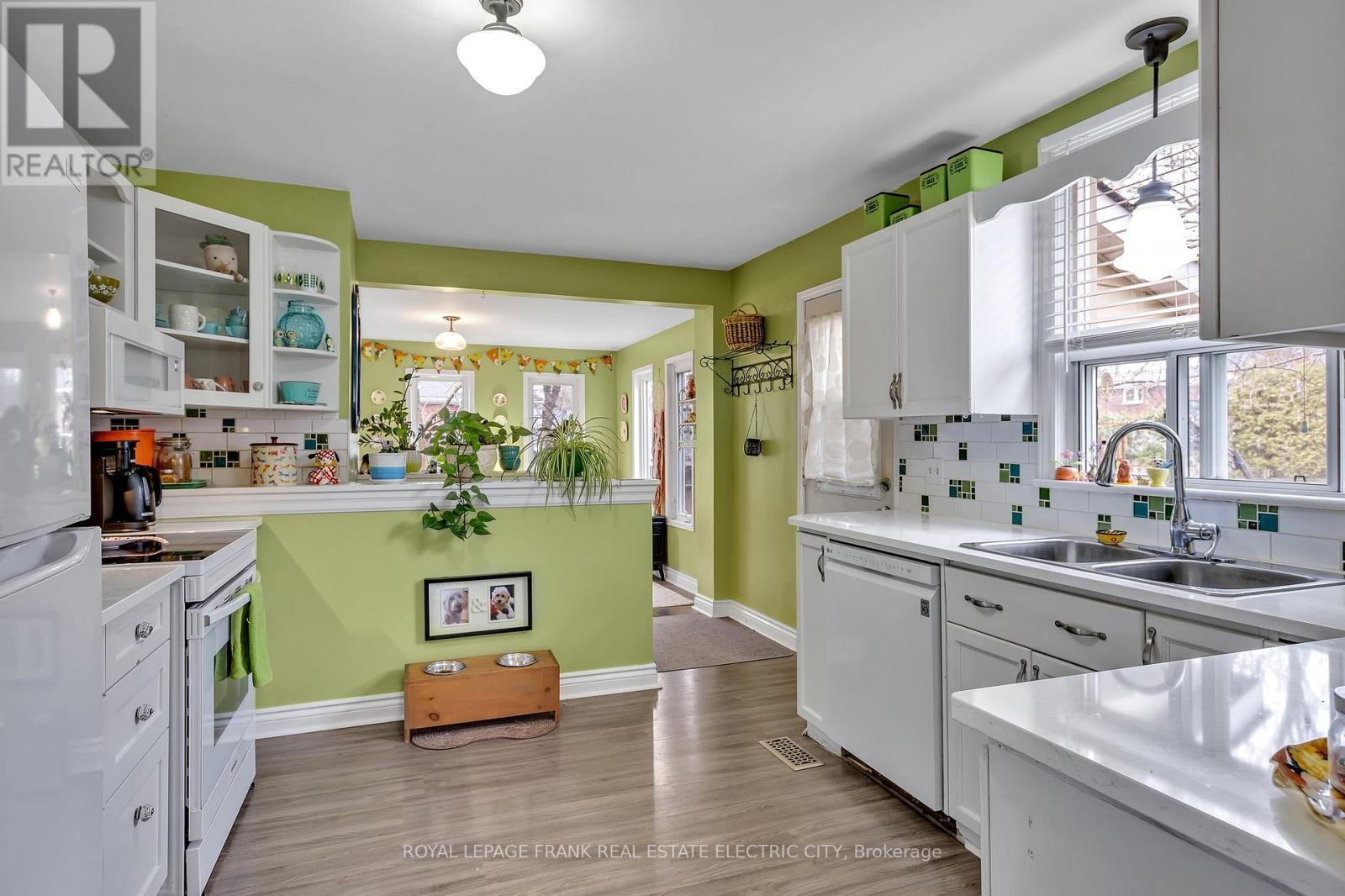 












179 ABERDEEN AVENUE

,
Peterborough North (South),




Ontario
K9H4W7

