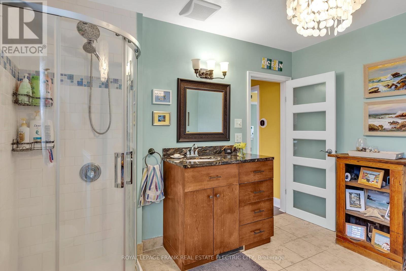 












179 ABERDEEN AVENUE

,
Peterborough North (South),




Ontario
K9H4W7

