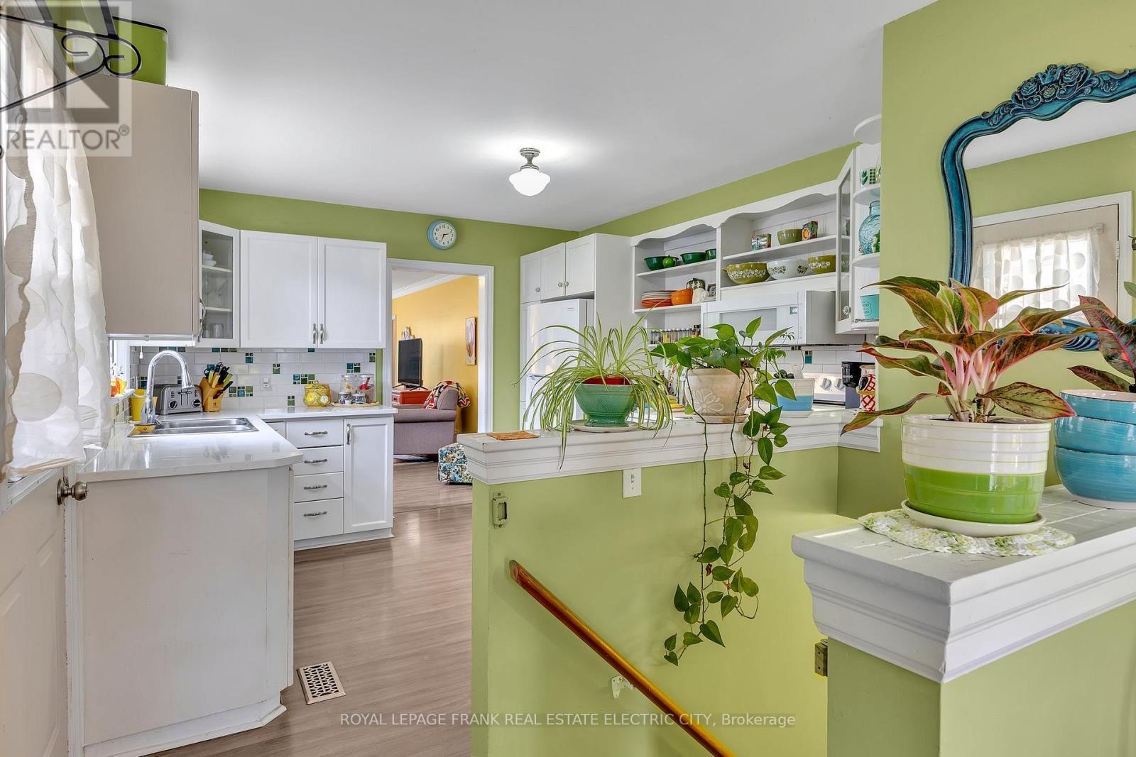












179 ABERDEEN AVENUE

,
Peterborough North (South),




Ontario
K9H4W7

