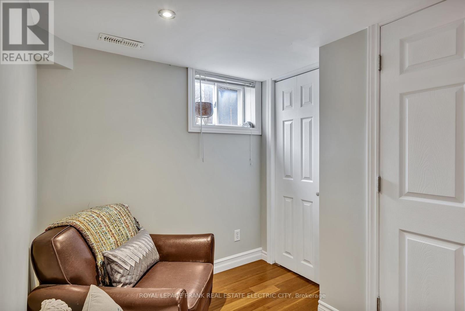 












179 ABERDEEN AVENUE

,
Peterborough North (South),




Ontario
K9H4W7

