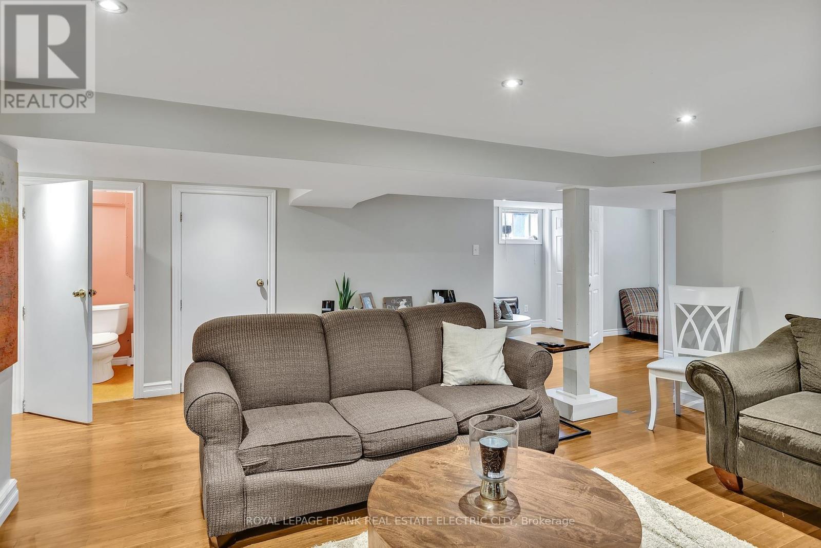 












179 ABERDEEN AVENUE

,
Peterborough North (South),




Ontario
K9H4W7

