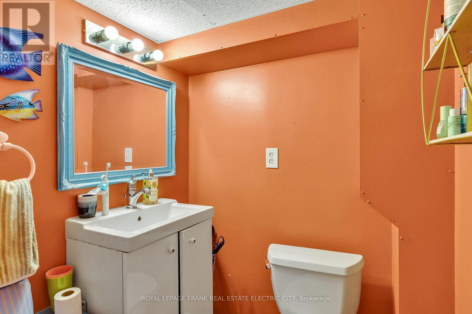 












179 ABERDEEN AVENUE

,
Peterborough North (South),




Ontario
K9H4W7

