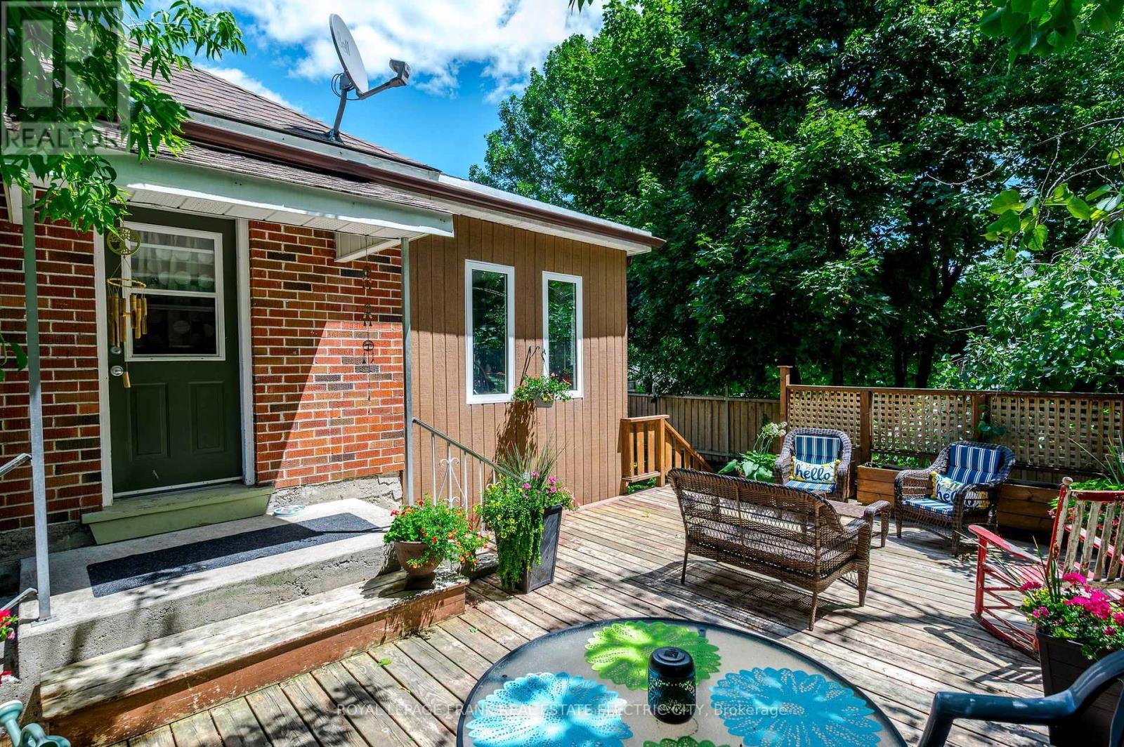 












179 ABERDEEN AVENUE

,
Peterborough North (South),




Ontario
K9H4W7

