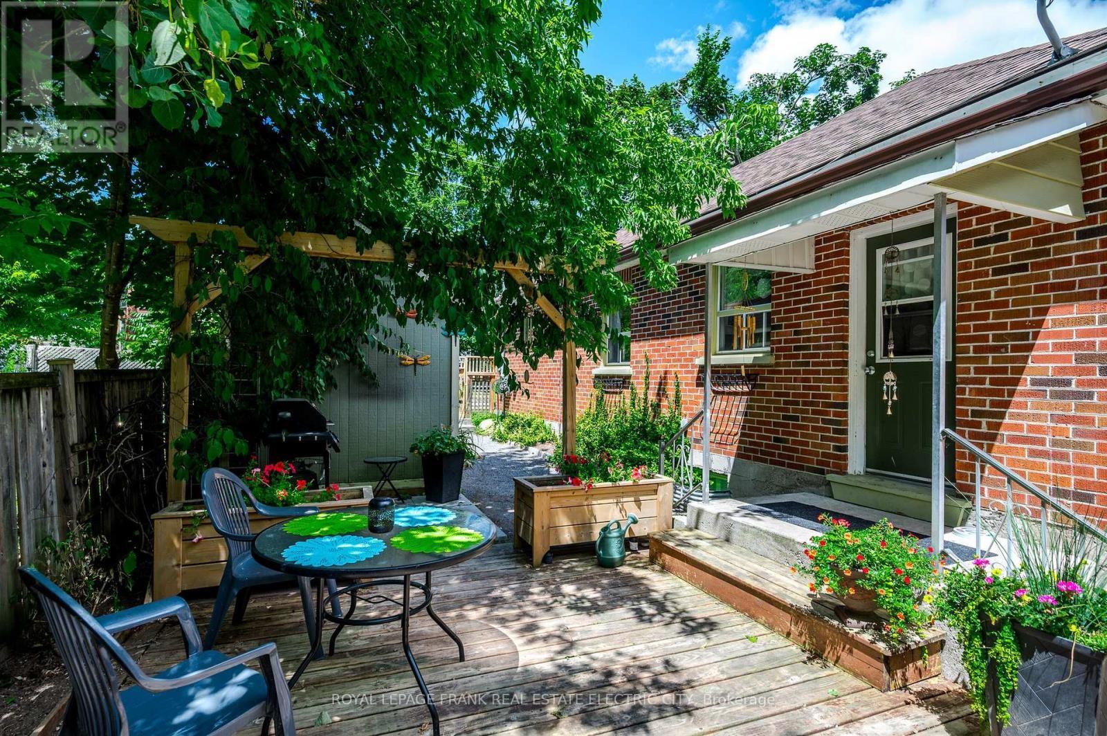 












179 ABERDEEN AVENUE

,
Peterborough North (South),




Ontario
K9H4W7

