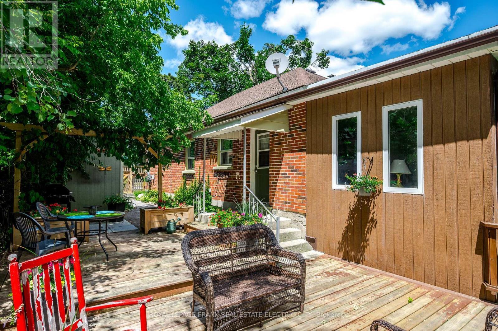 












179 ABERDEEN AVENUE

,
Peterborough North (South),




Ontario
K9H4W7

