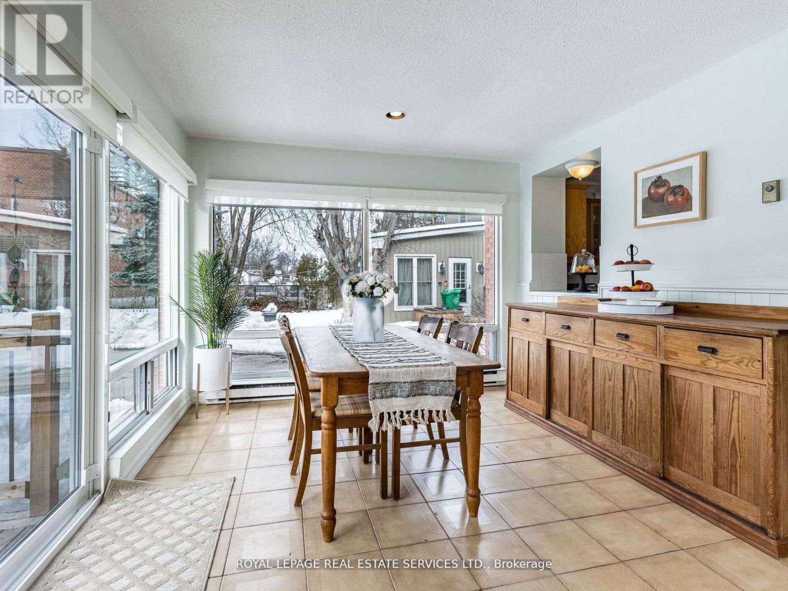 












32 WELLINGTON STREET E

,
Brampton,




Ontario
L6W1Y4

