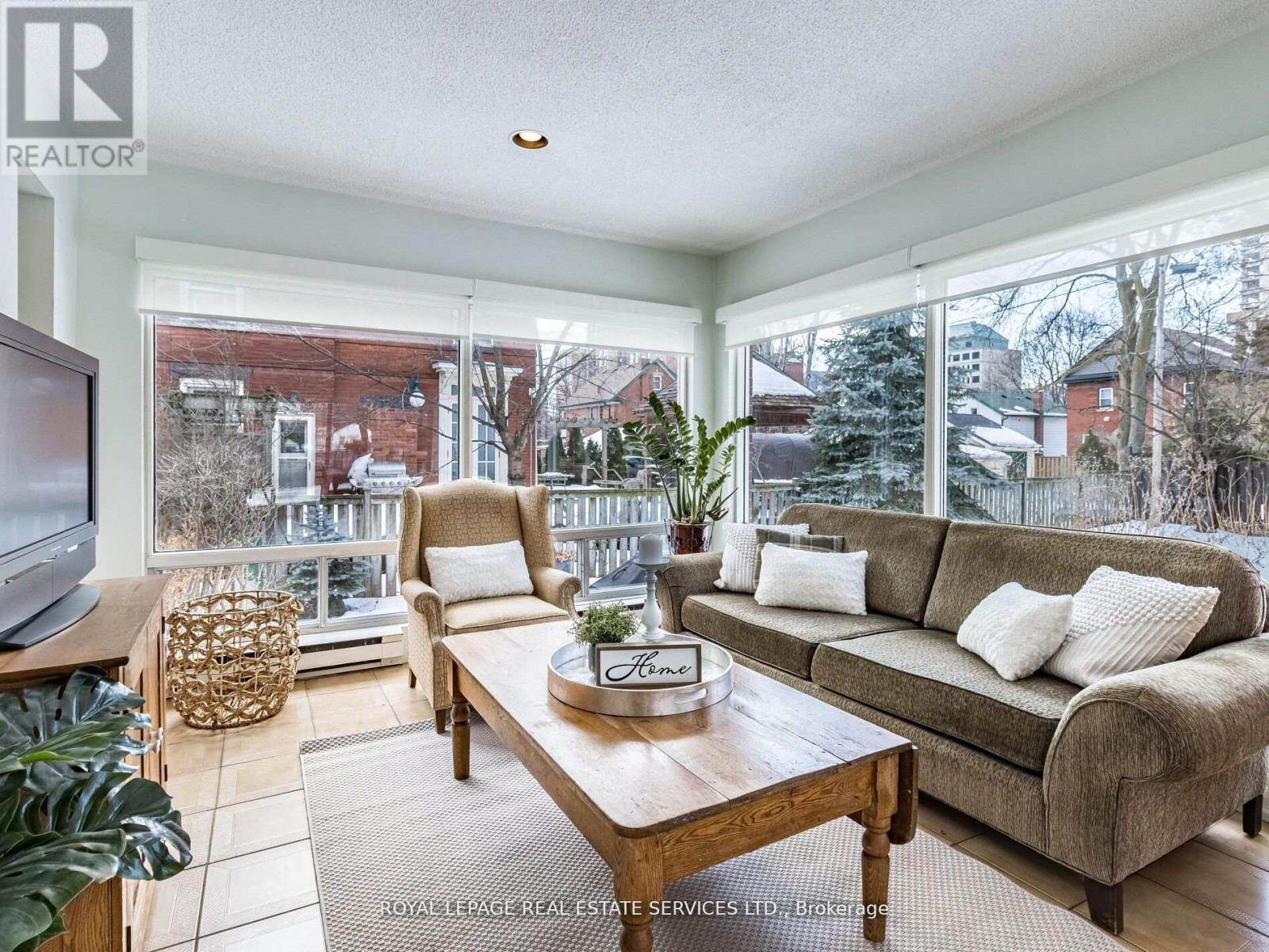 












32 WELLINGTON STREET E

,
Brampton,




Ontario
L6W1Y4

