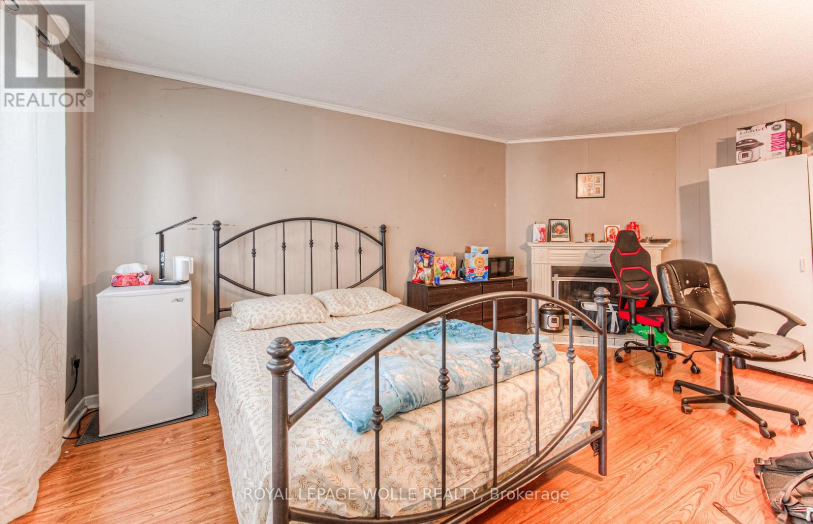 












9 - 121 UNIVERSITY AVENUE E

,
Waterloo,




Ontario
N2J4J1

