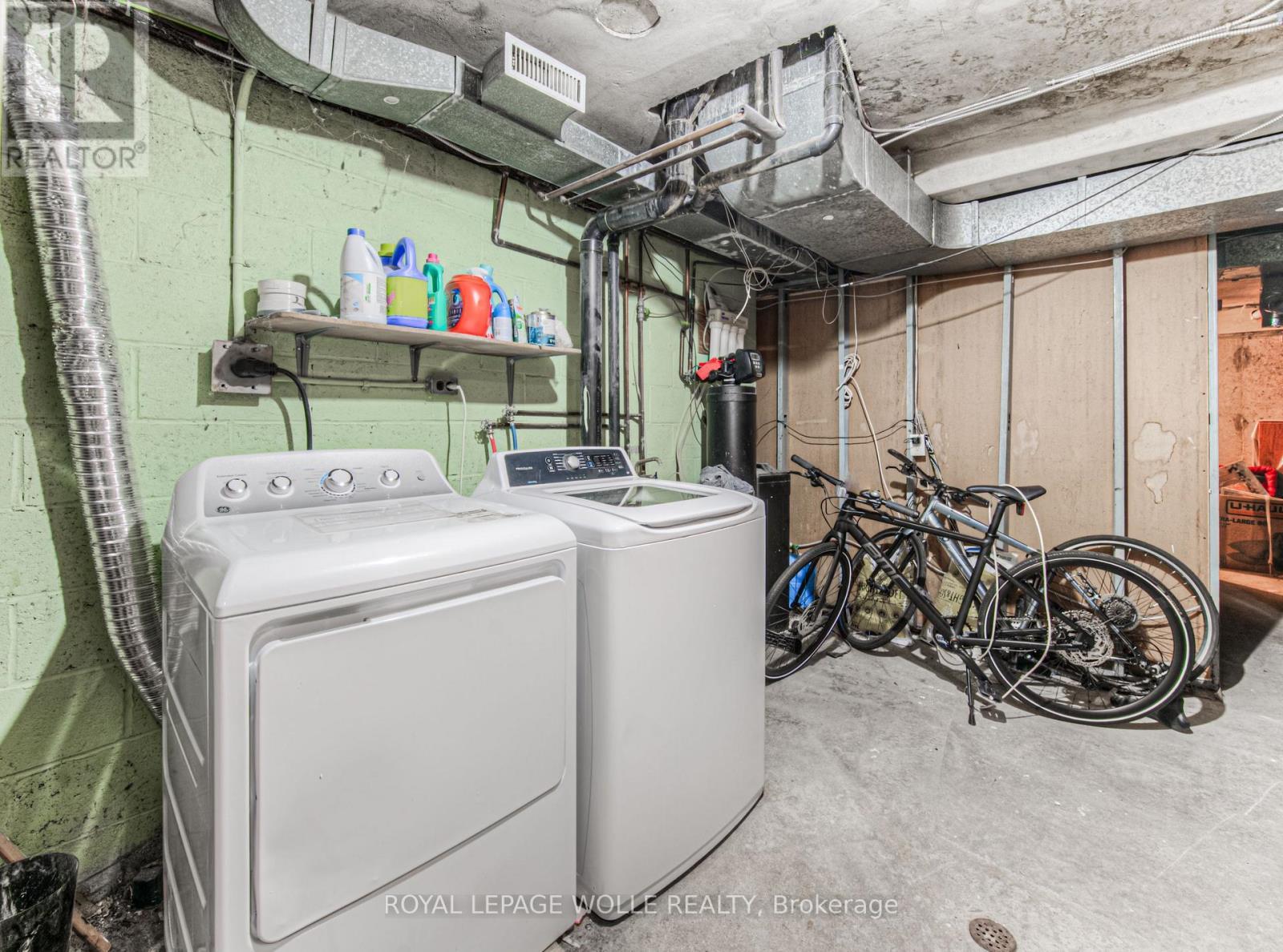 












9 - 121 UNIVERSITY AVENUE E

,
Waterloo,




Ontario
N2J4J1

