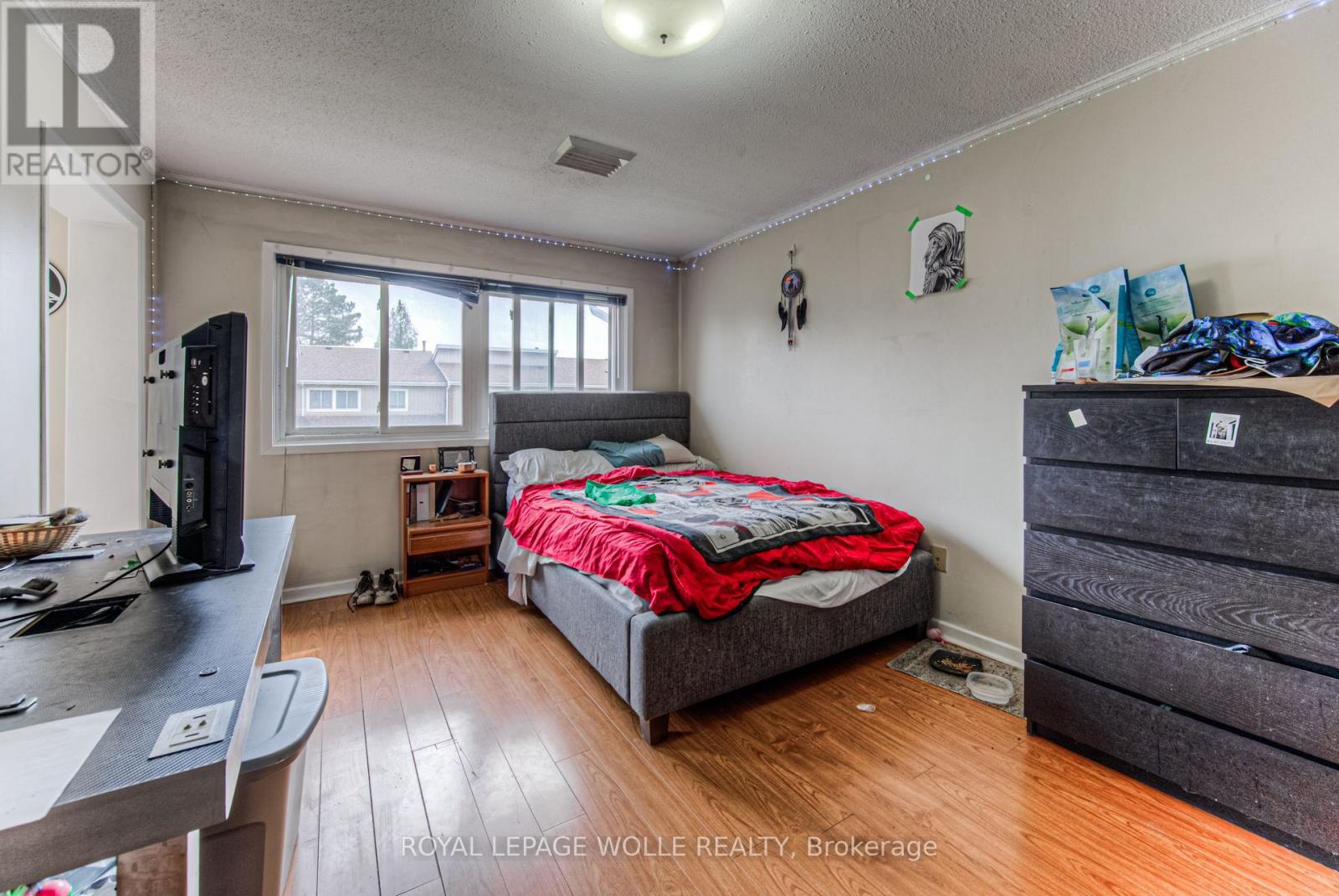 












9 - 121 UNIVERSITY AVENUE E

,
Waterloo,




Ontario
N2J4J1

