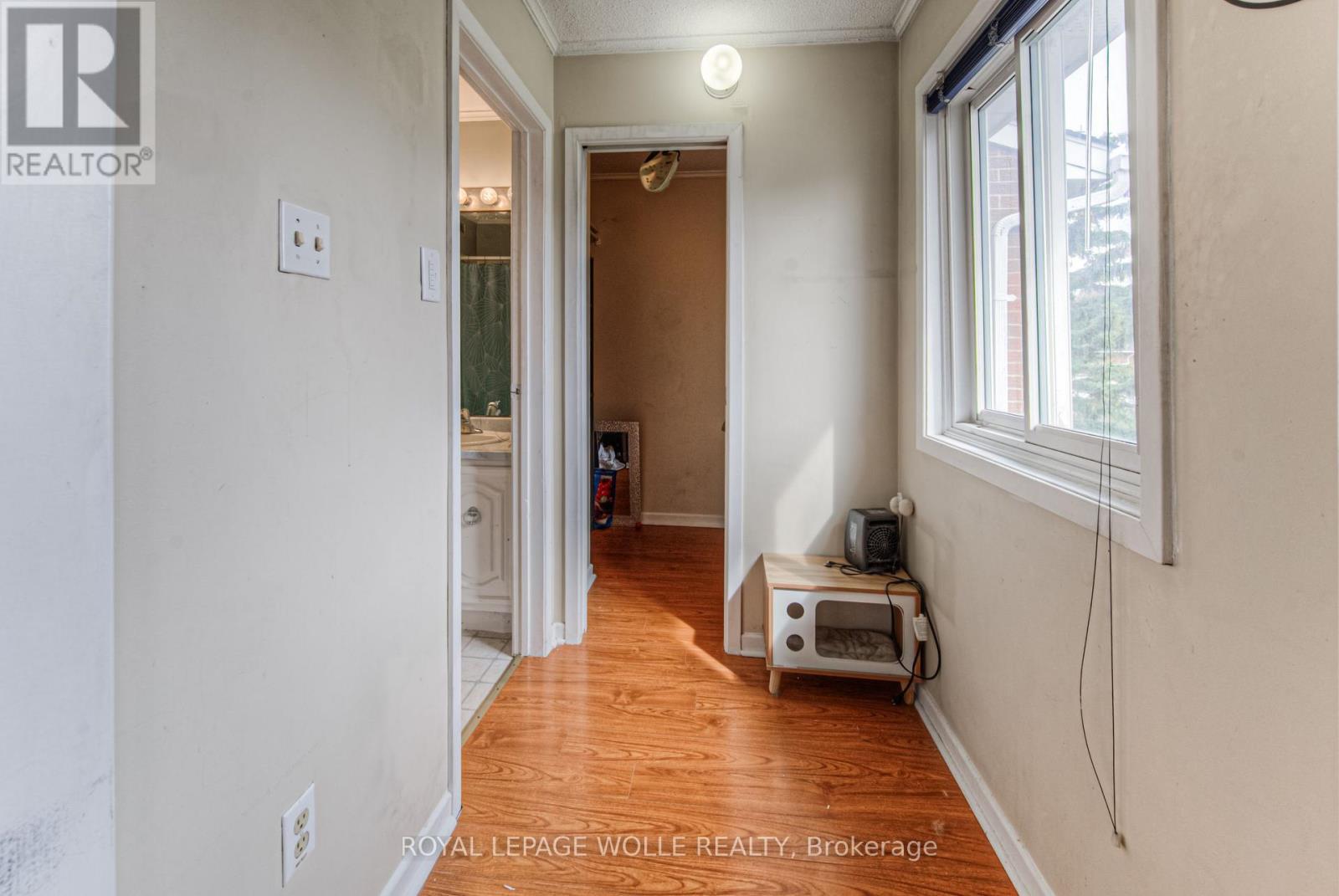 












9 - 121 UNIVERSITY AVENUE E

,
Waterloo,




Ontario
N2J4J1

