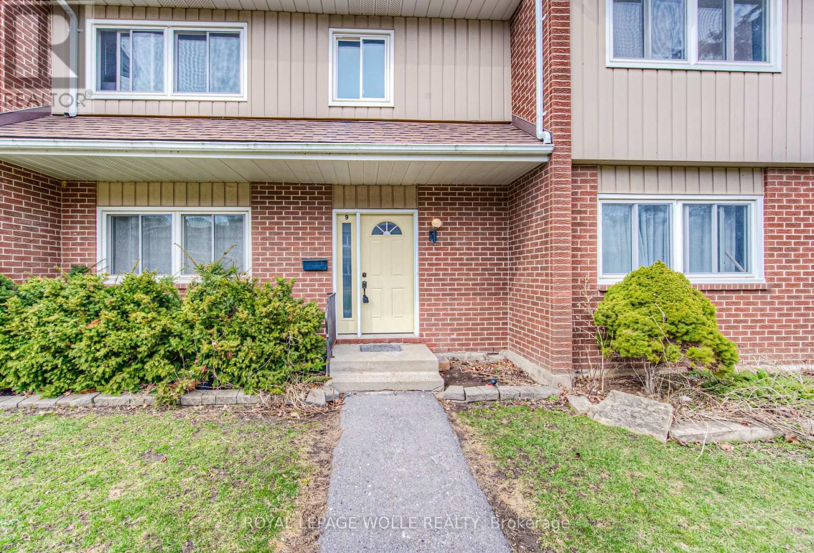 












9 - 121 UNIVERSITY AVENUE E

,
Waterloo,




Ontario
N2J4J1

