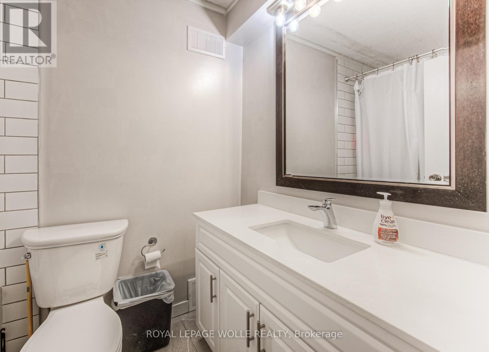 












9 - 121 UNIVERSITY AVENUE E

,
Waterloo,




Ontario
N2J4J1

