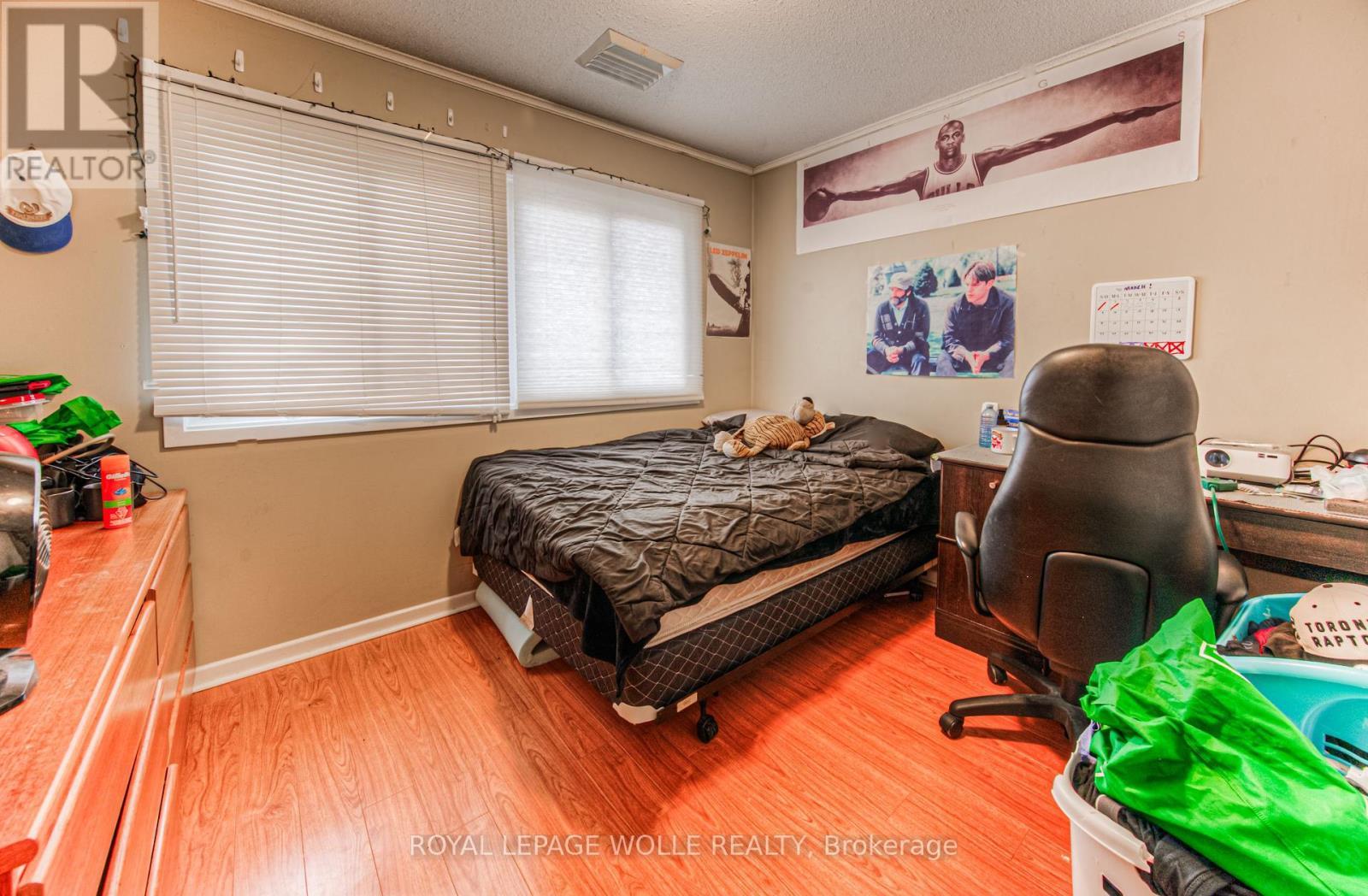 












9 - 121 UNIVERSITY AVENUE E

,
Waterloo,




Ontario
N2J4J1

