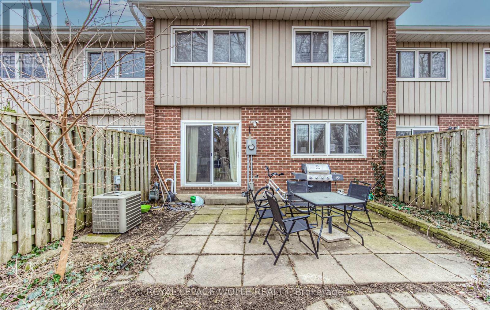 












9 - 121 UNIVERSITY AVENUE E

,
Waterloo,




Ontario
N2J4J1

