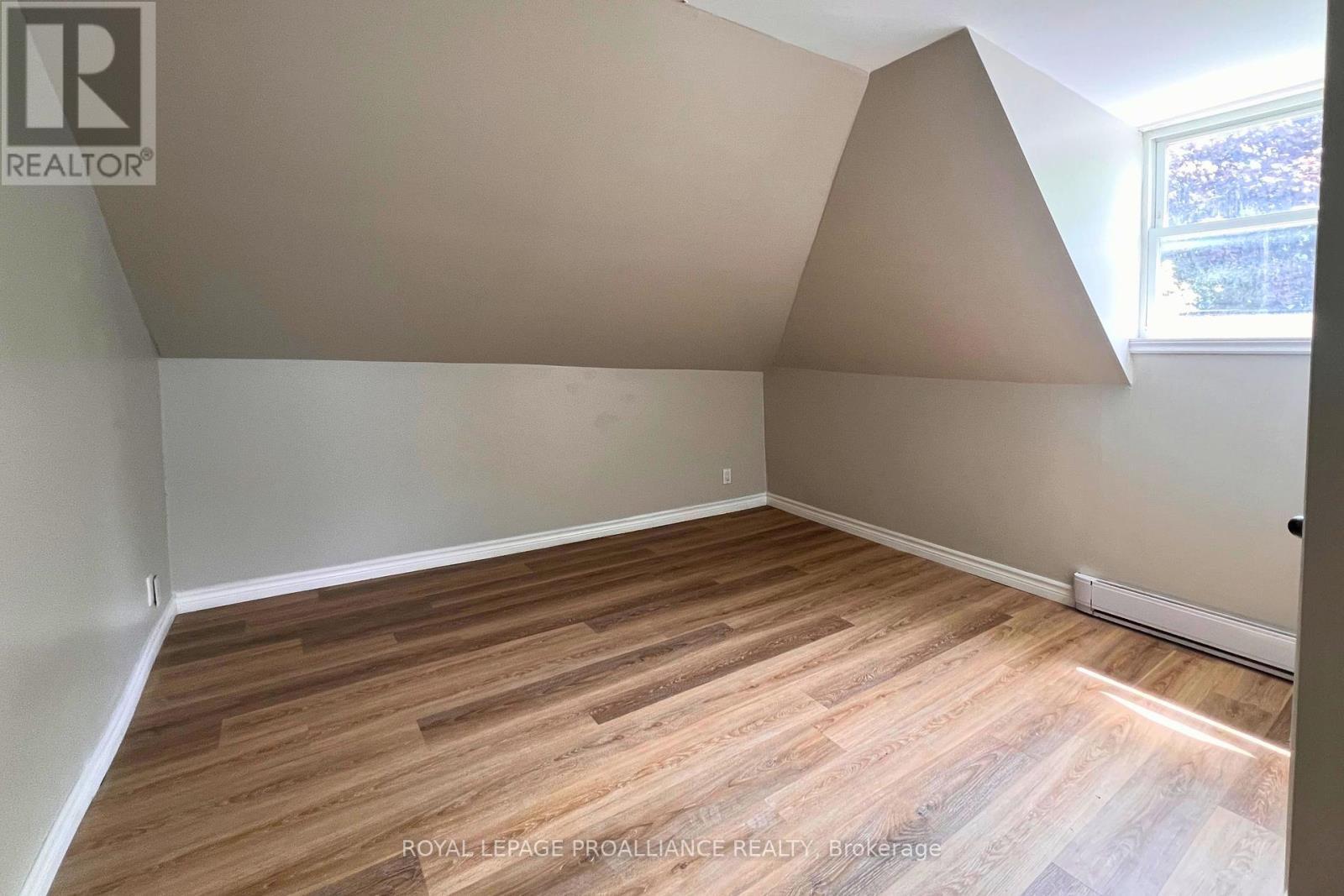 












38 STANLEY STREET

,
Quinte West (Trenton Ward),




Ontario
K8V4V2

