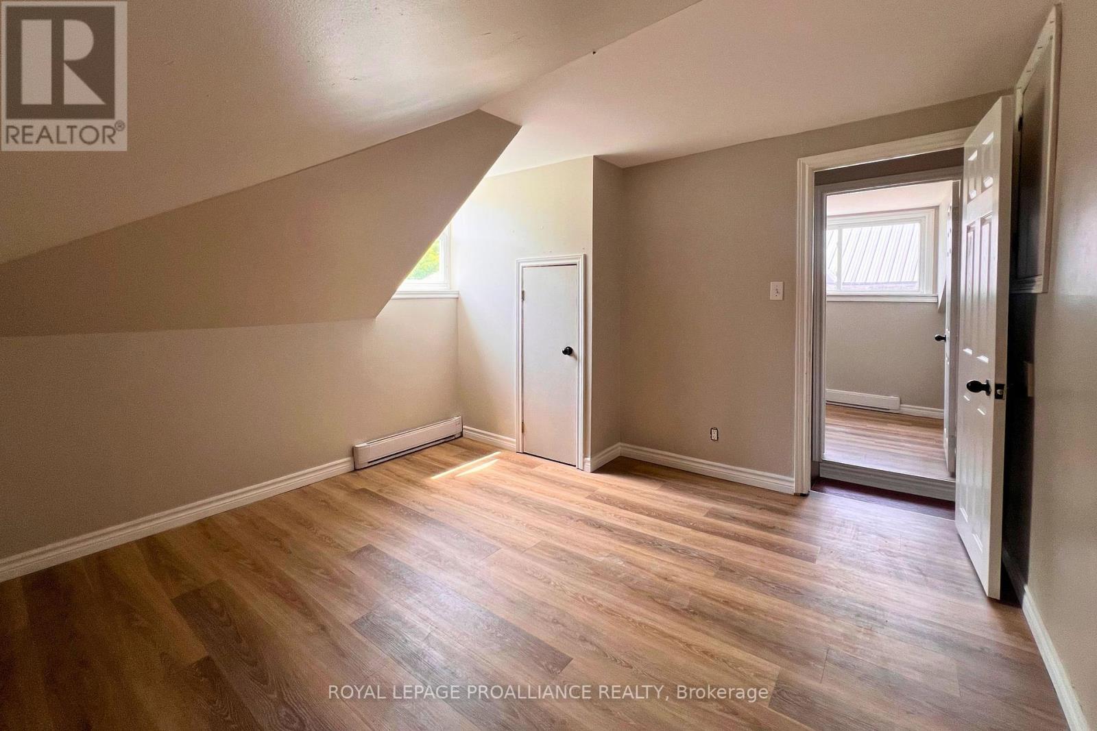 












38 STANLEY STREET

,
Quinte West (Trenton Ward),




Ontario
K8V4V2


