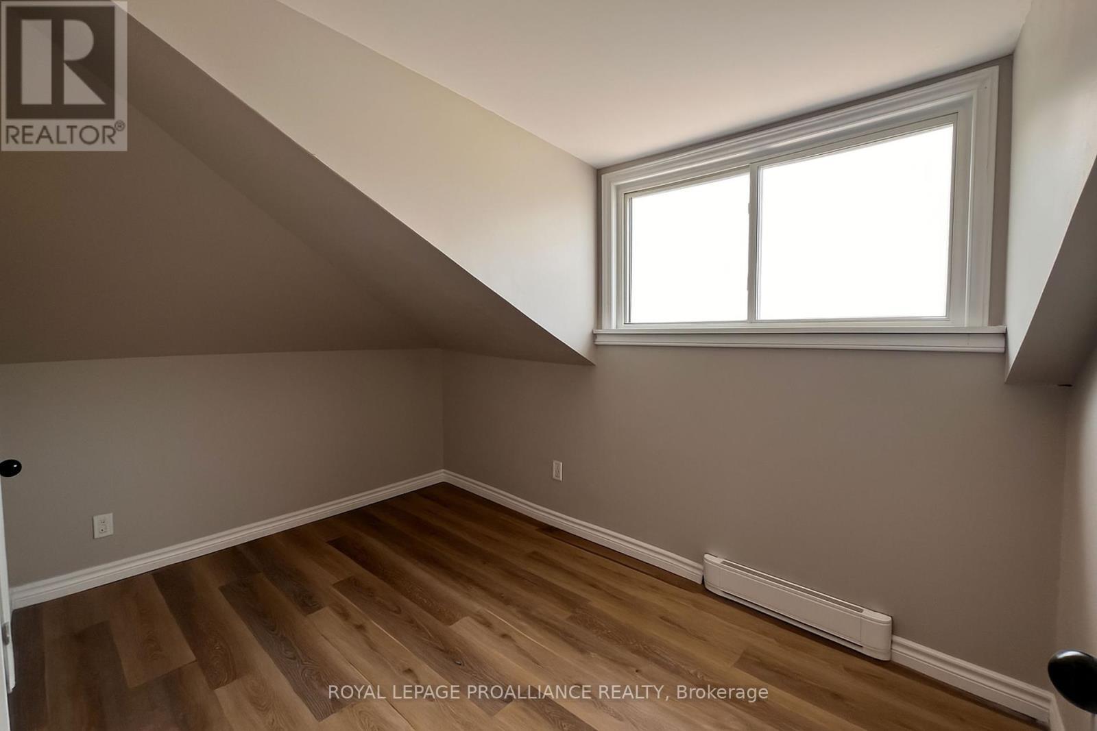 












38 STANLEY STREET

,
Quinte West (Trenton Ward),




Ontario
K8V4V2

