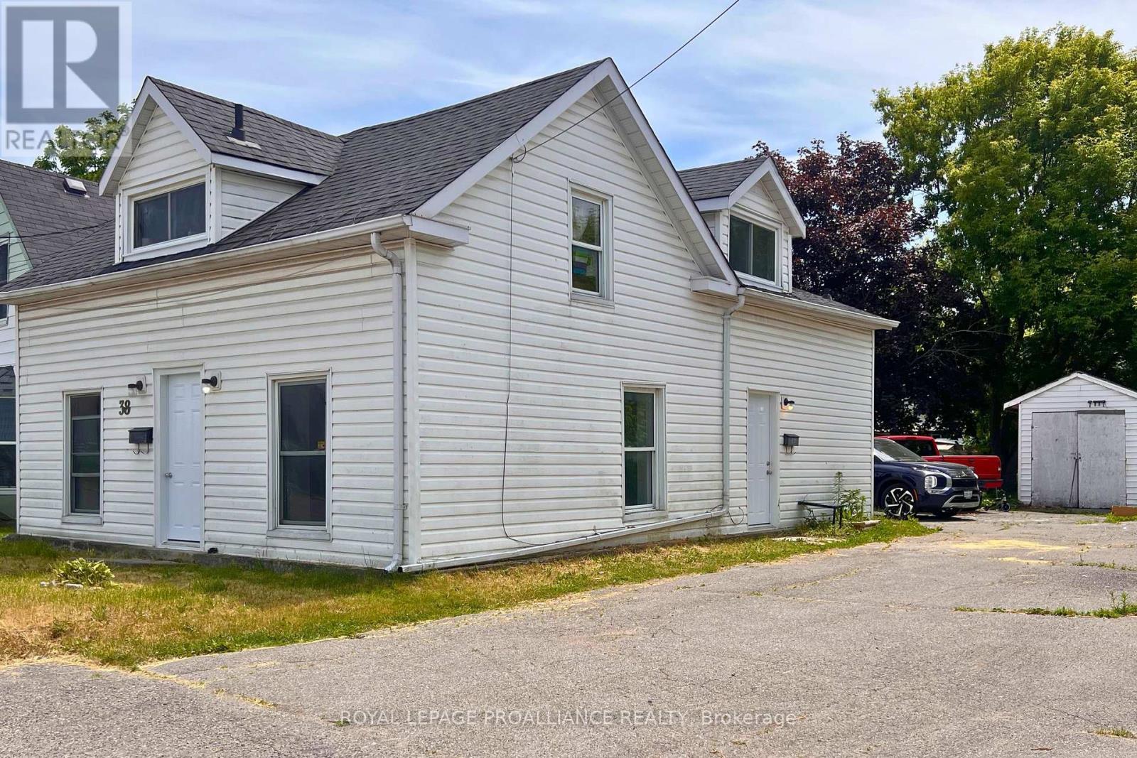 












38 STANLEY STREET

,
Quinte West (Trenton Ward),




Ontario
K8V4V2

