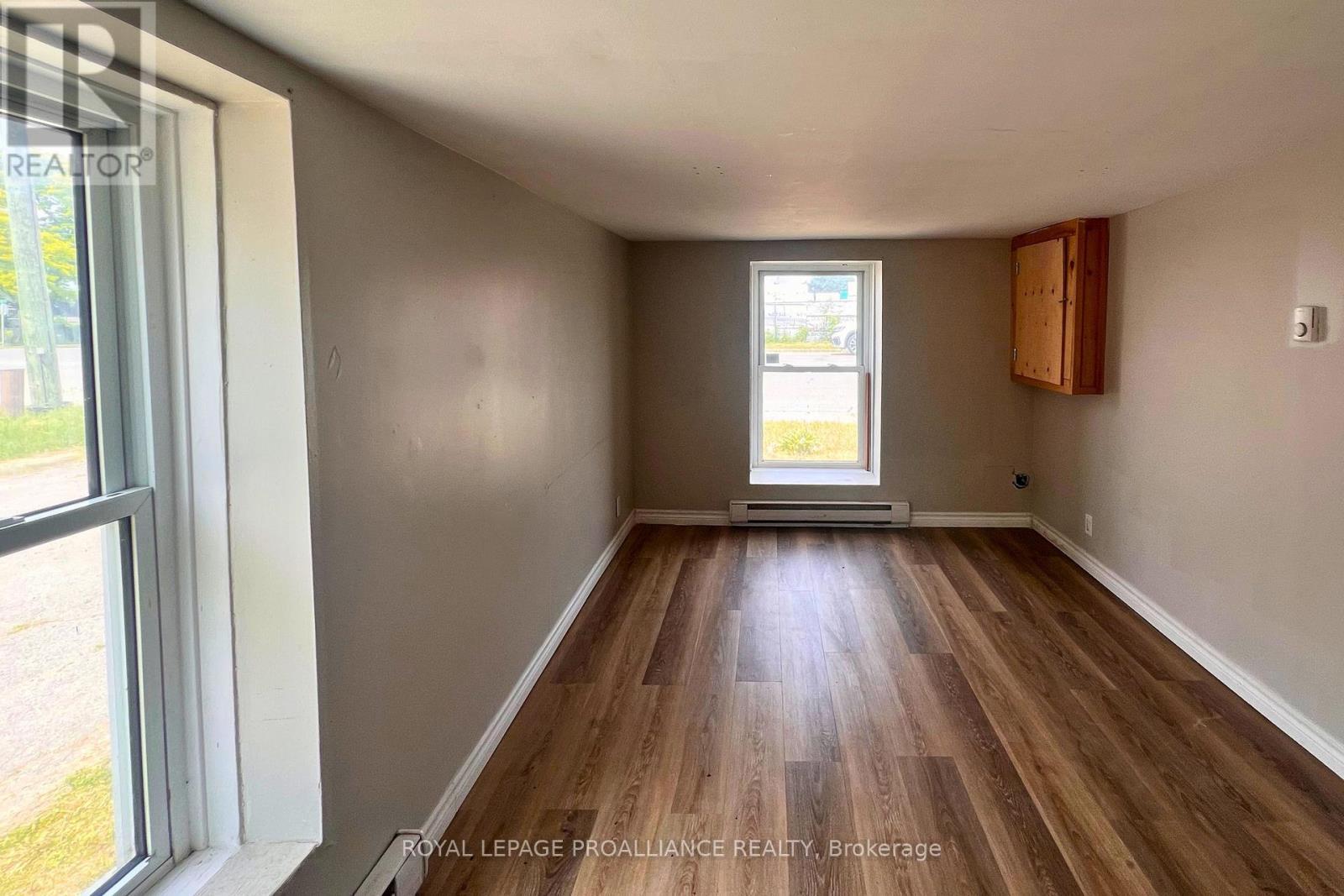 












38 STANLEY STREET

,
Quinte West (Trenton Ward),




Ontario
K8V4V2

