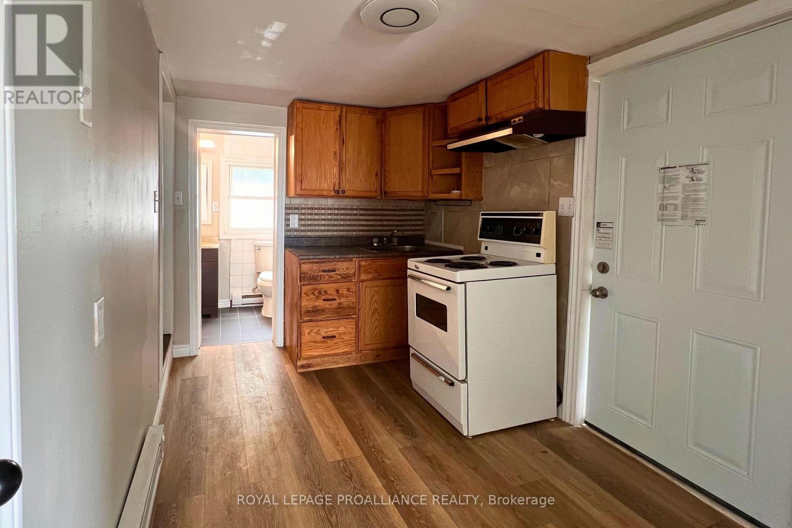 












38 STANLEY STREET

,
Quinte West (Trenton Ward),




Ontario
K8V4V2

