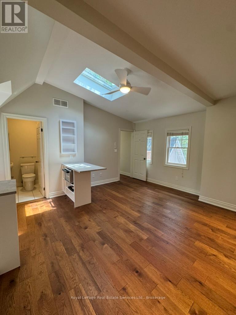 












3 - 134 FORSYTHE STREET

,
Oakville (CO Central),




Ontario
L6K3K2

