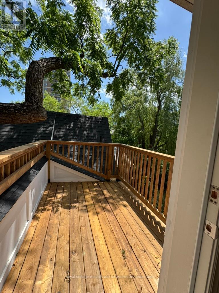 












3 - 134 FORSYTHE STREET

,
Oakville (CO Central),




Ontario
L6K3K2

