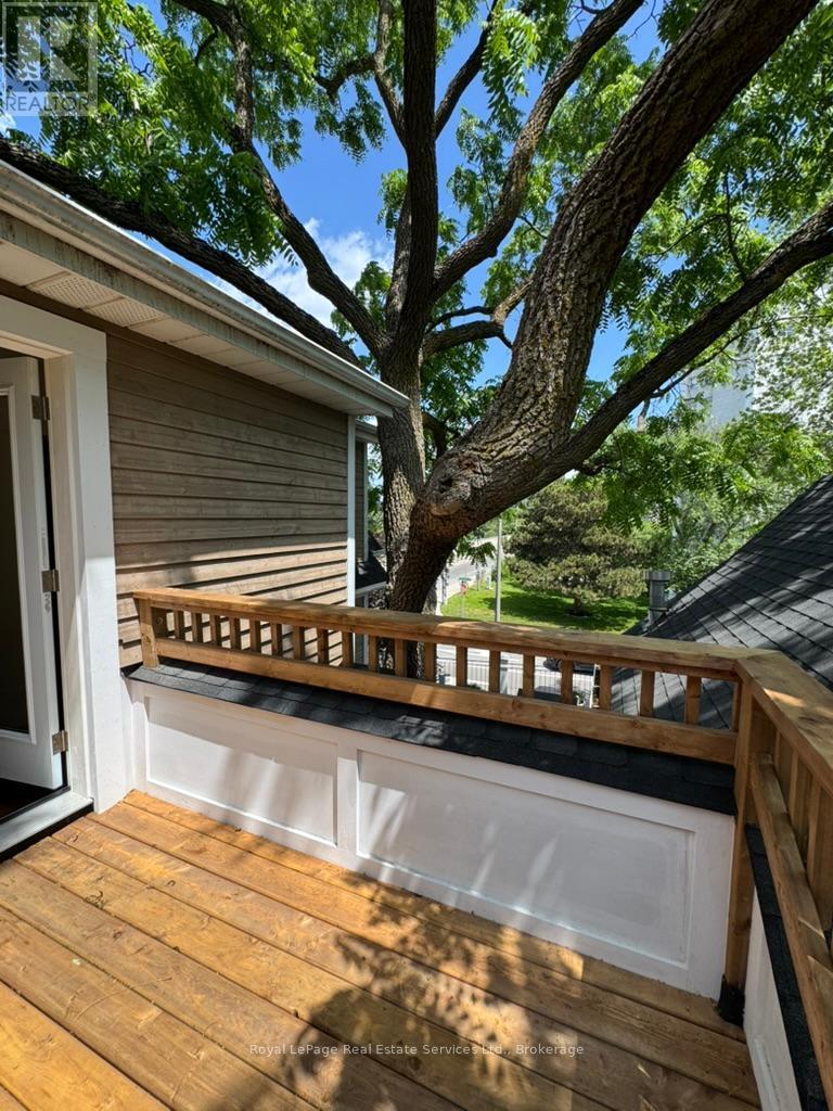 












3 - 134 FORSYTHE STREET

,
Oakville (CO Central),




Ontario
L6K3K2

