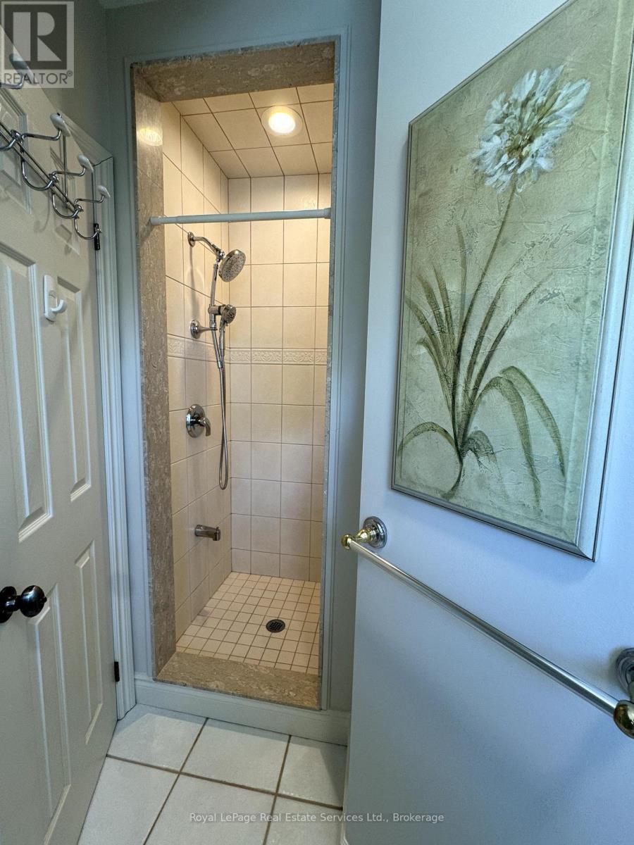 












3 - 134 FORSYTHE STREET

,
Oakville (CO Central),




Ontario
L6K3K2

