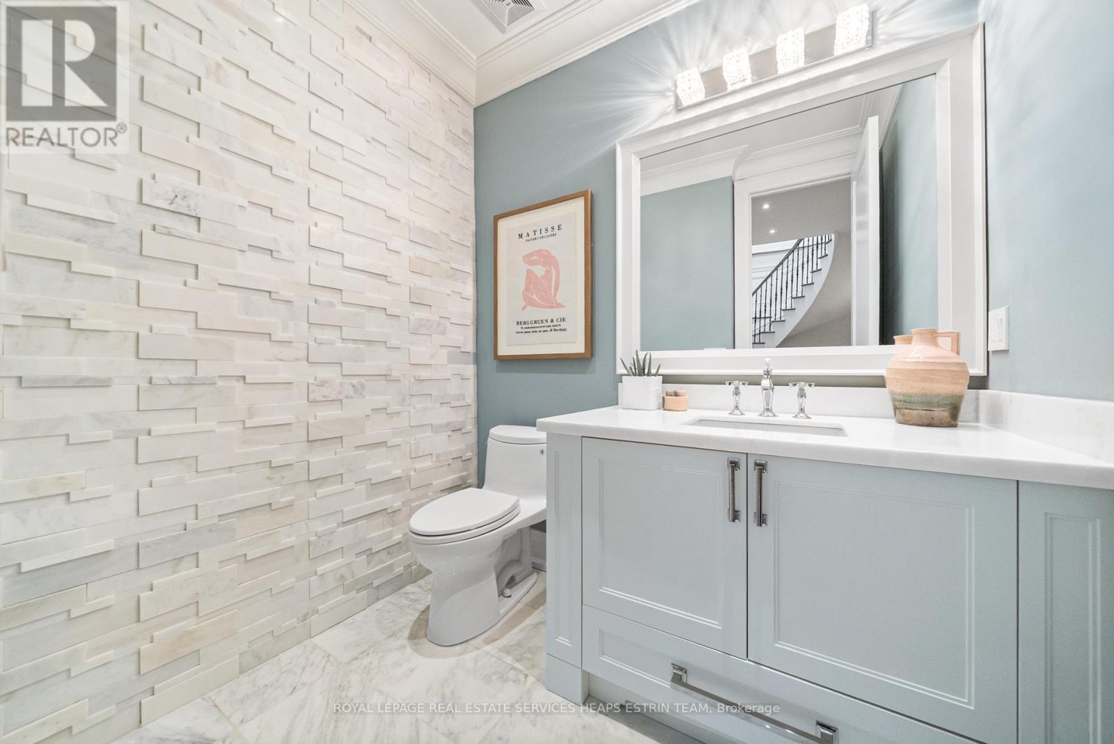 












565 BROADWAY AVENUE

,
Toronto,




Ontario
M4G2S2

