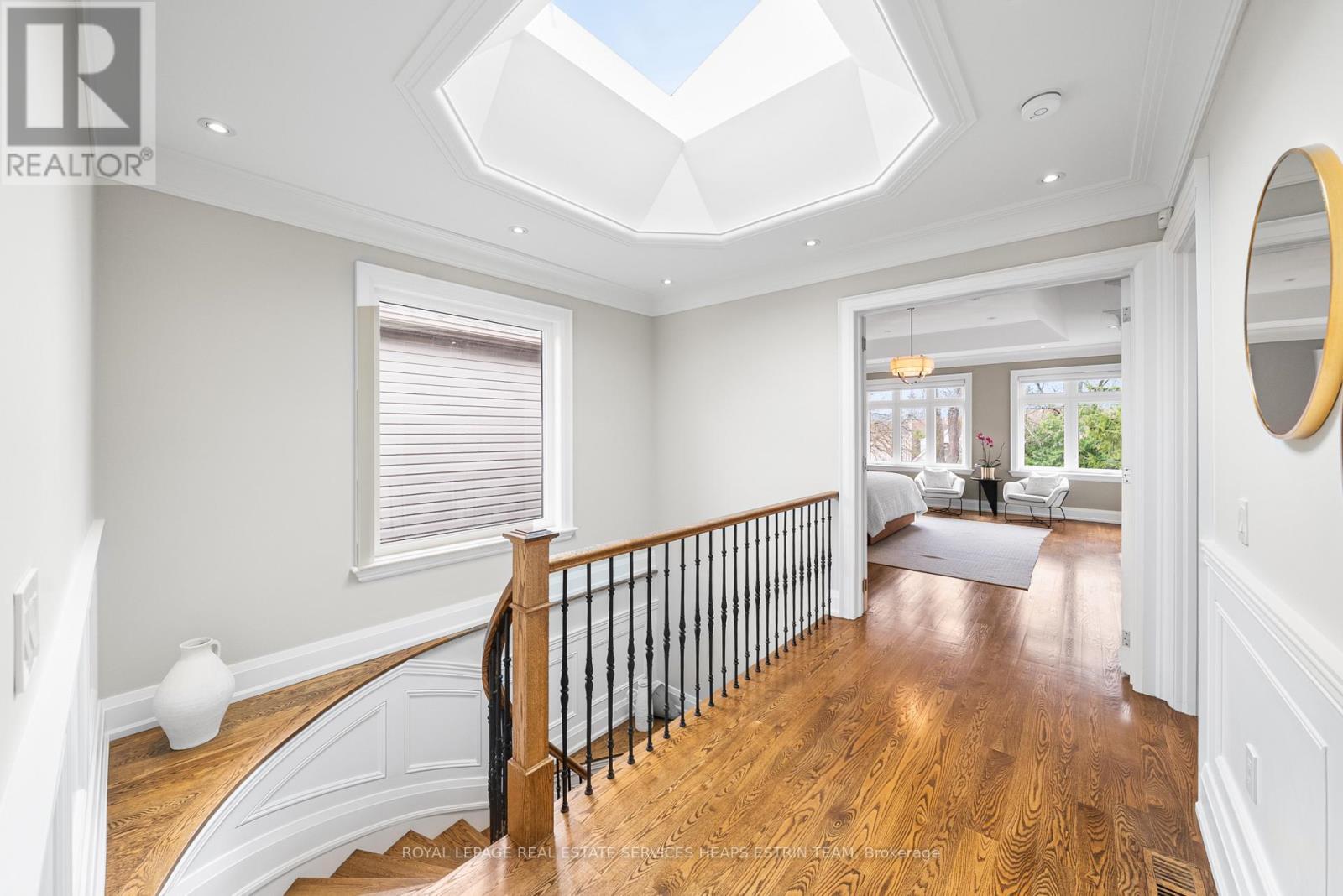 












565 BROADWAY AVENUE

,
Toronto,




Ontario
M4G2S2


