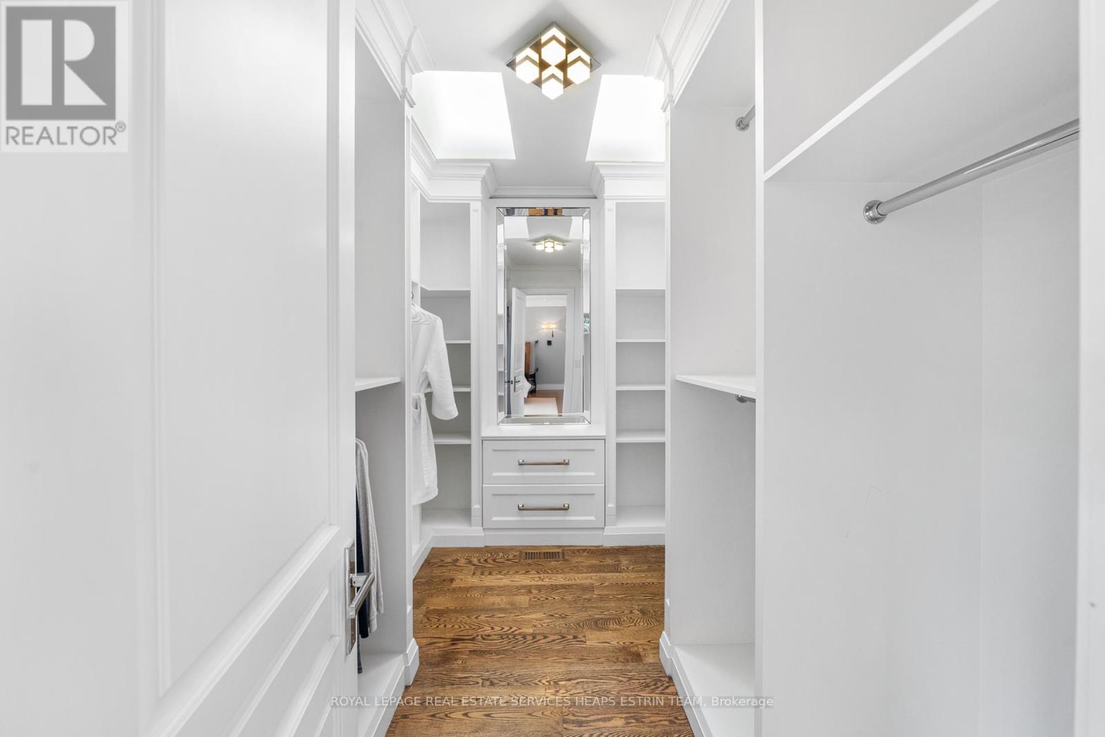 












565 BROADWAY AVENUE

,
Toronto,




Ontario
M4G2S2

