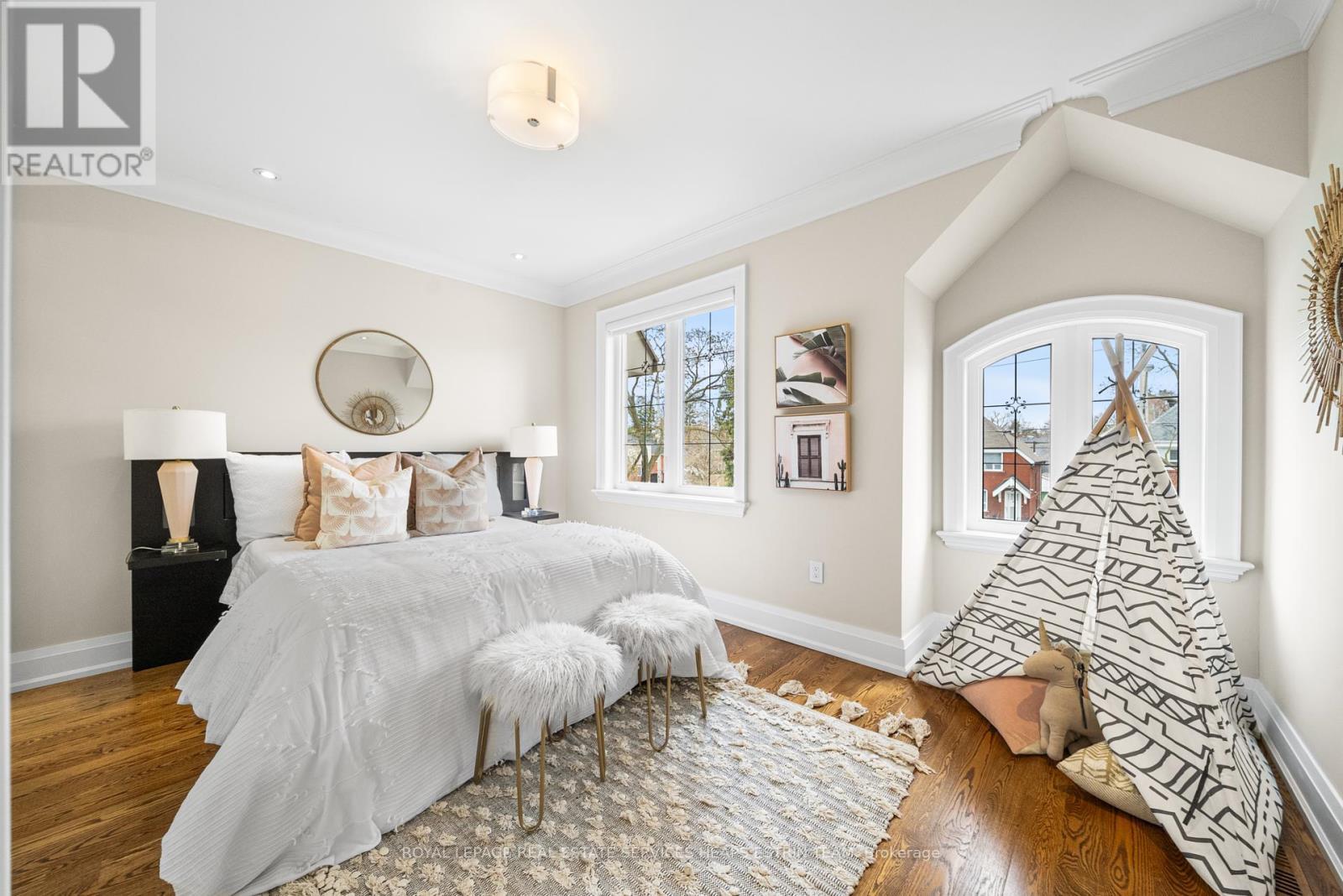 












565 BROADWAY AVENUE

,
Toronto,




Ontario
M4G2S2

