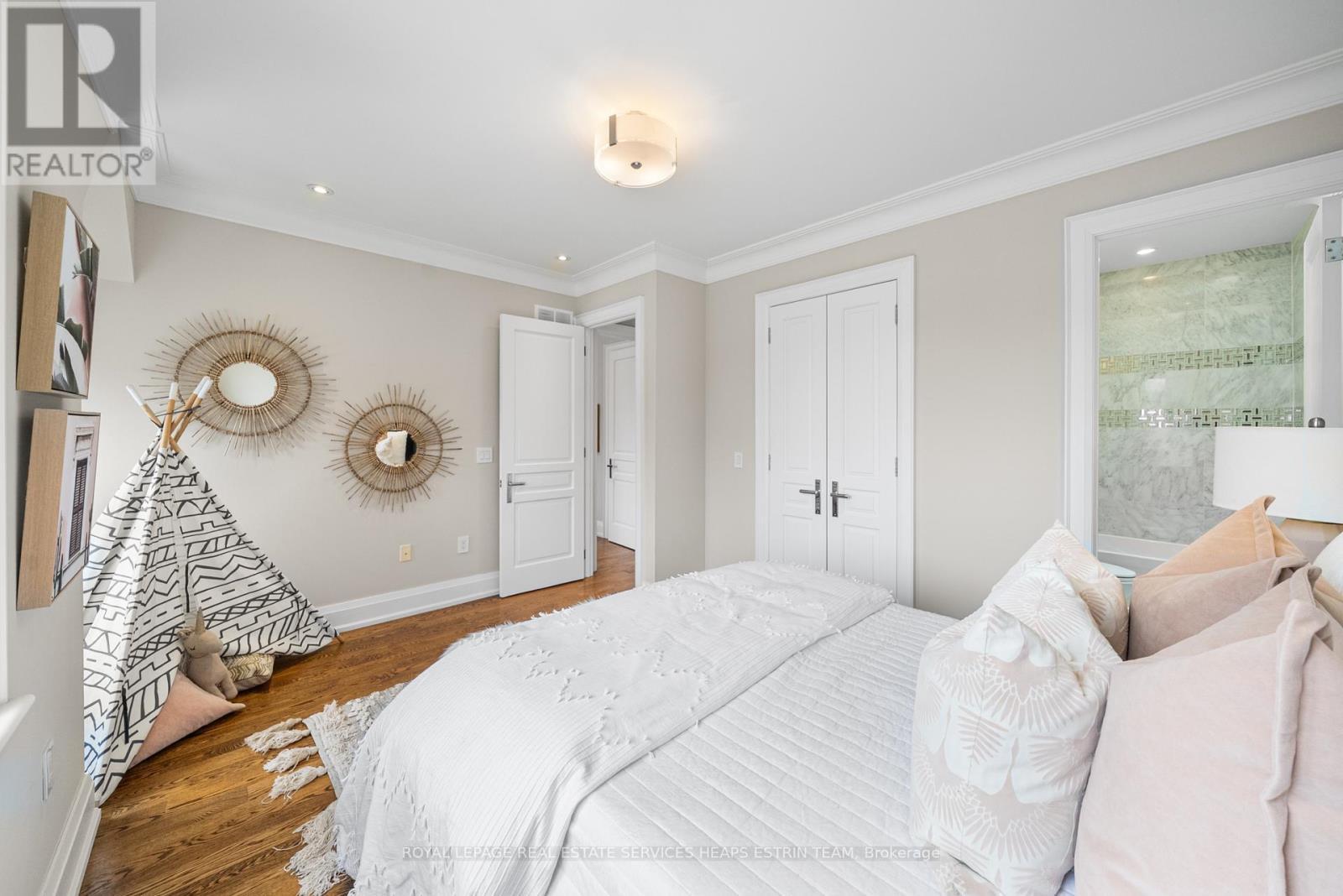 












565 BROADWAY AVENUE

,
Toronto,




Ontario
M4G2S2

