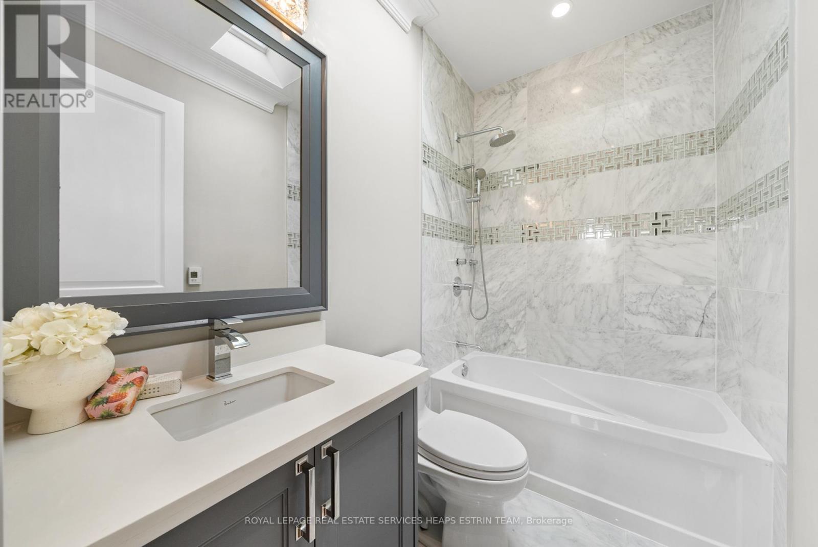 












565 BROADWAY AVENUE

,
Toronto,




Ontario
M4G2S2

