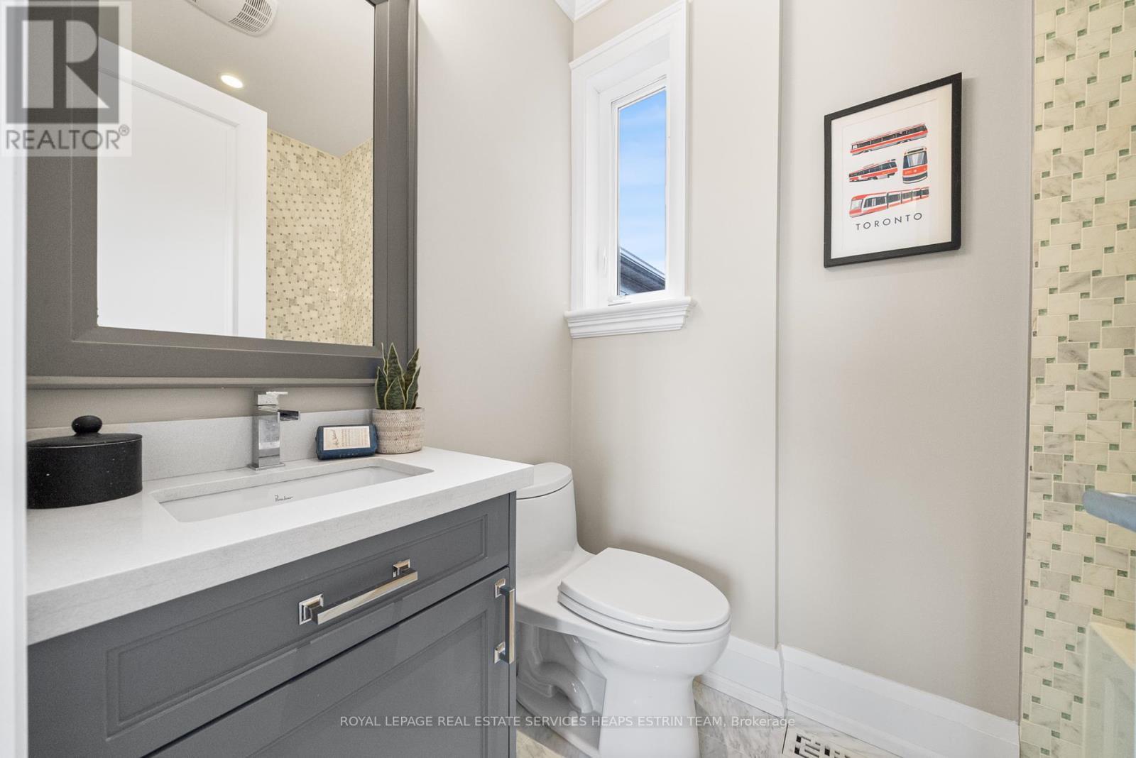 












565 BROADWAY AVENUE

,
Toronto,




Ontario
M4G2S2

