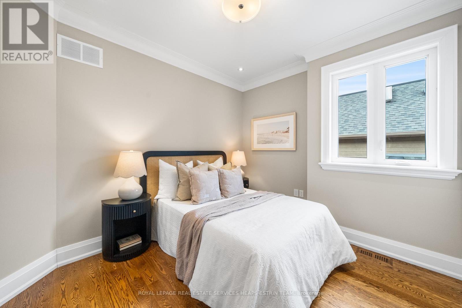 












565 BROADWAY AVENUE

,
Toronto,




Ontario
M4G2S2

