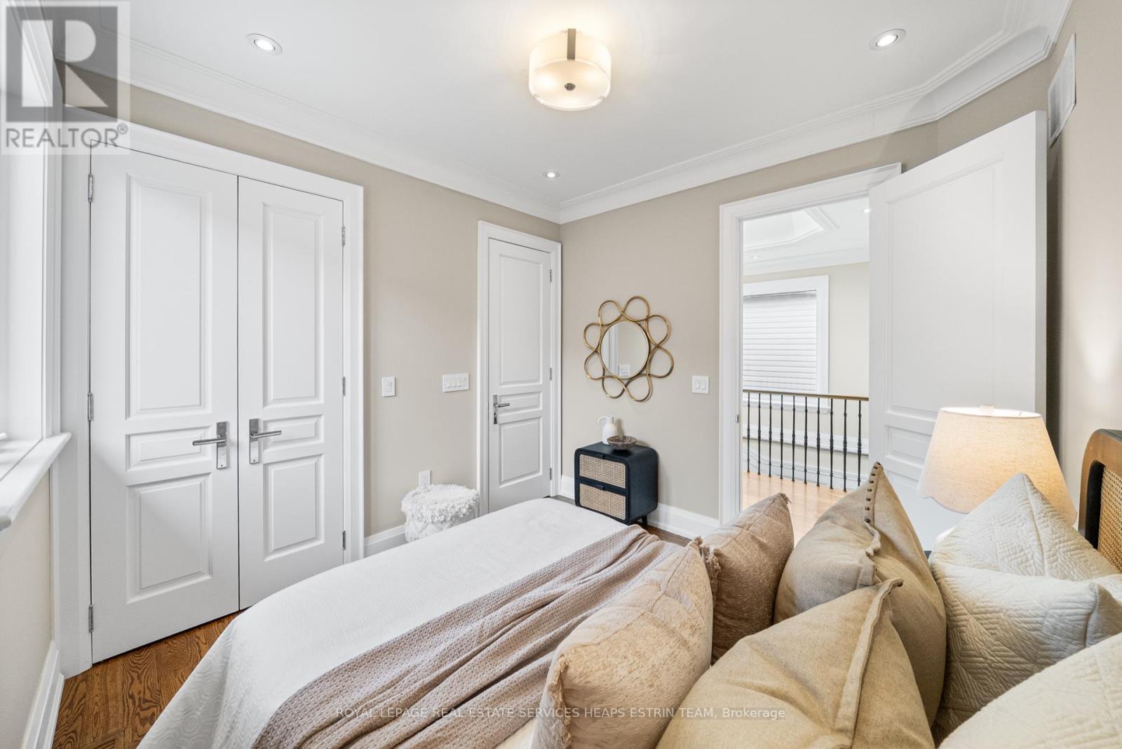 












565 BROADWAY AVENUE

,
Toronto,




Ontario
M4G2S2

