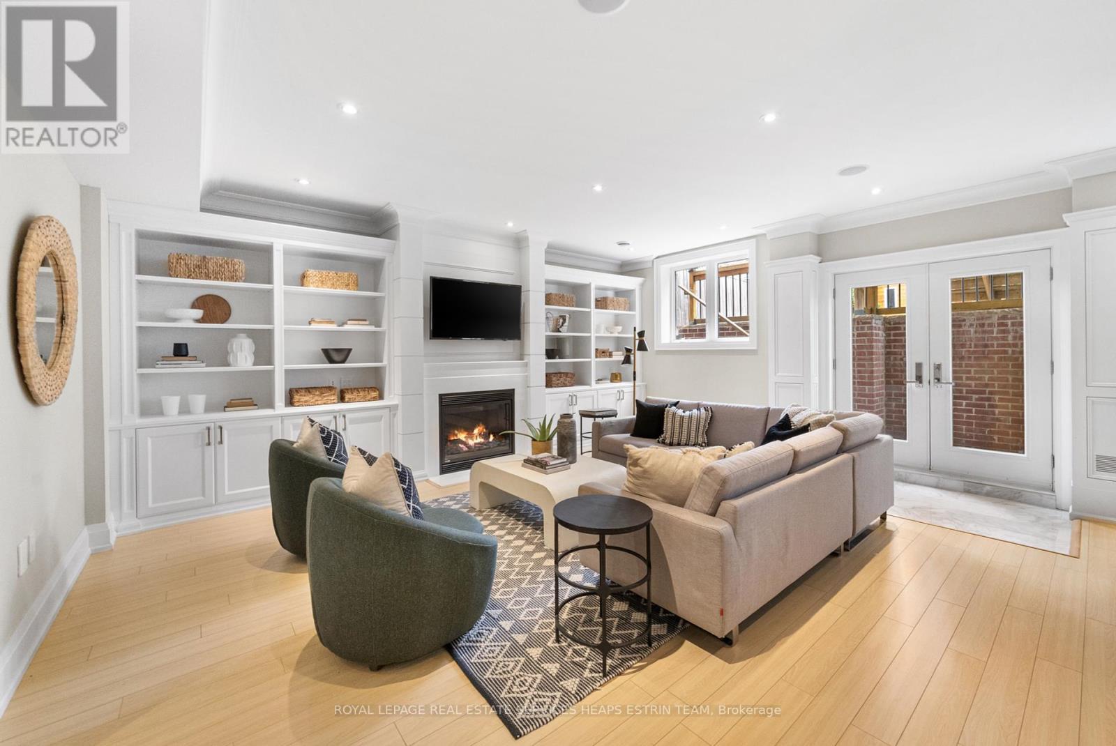 












565 BROADWAY AVENUE

,
Toronto,




Ontario
M4G2S2

